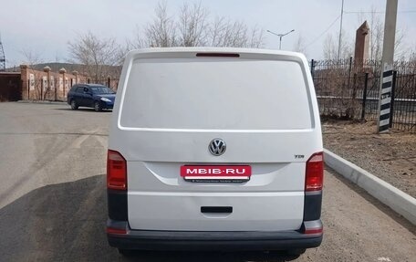 Volkswagen Transporter T6 рестайлинг, 2015 год, 1 600 000 рублей, 7 фотография