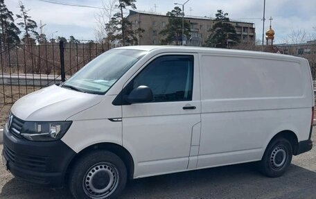 Volkswagen Transporter T6 рестайлинг, 2015 год, 1 600 000 рублей, 10 фотография
