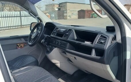 Volkswagen Transporter T6 рестайлинг, 2015 год, 1 600 000 рублей, 9 фотография