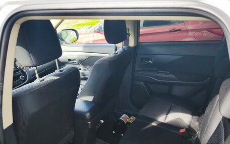 Mitsubishi Outlander III рестайлинг 3, 2012 год, 1 000 000 рублей, 8 фотография