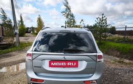 Mitsubishi Outlander III рестайлинг 3, 2012 год, 1 000 000 рублей, 4 фотография