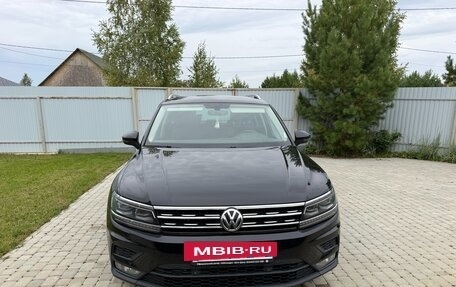 Volkswagen Tiguan II, 2018 год, 2 880 000 рублей, 2 фотография