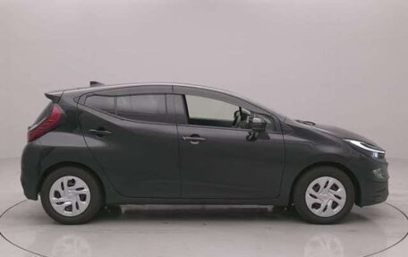 Toyota Aqua, 2025 год, 1 850 000 рублей, 5 фотография