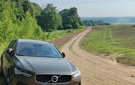 Volvo V90 Cross Country I рестайлинг, 2017 год, 3 650 000 рублей, 1 фотография
