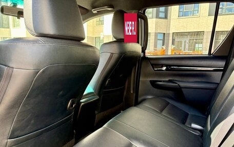 Toyota Hilux VIII, 2018 год, 4 290 000 рублей, 13 фотография