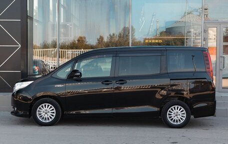 Toyota Noah III, 2017 год, 2 300 000 рублей, 8 фотография