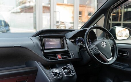 Toyota Noah III, 2017 год, 2 300 000 рублей, 10 фотография