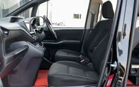 Toyota Noah III, 2017 год, 2 300 000 рублей, 20 фотография