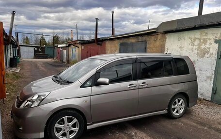 Toyota ISis I, 2006 год, 700 000 рублей, 2 фотография