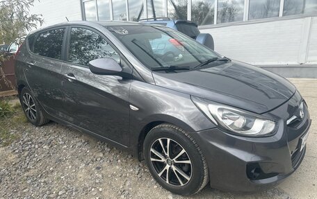 Hyundai Solaris II рестайлинг, 2012 год, 720 000 рублей, 3 фотография