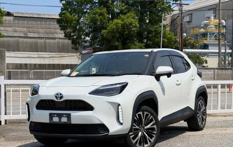Toyota Yaris Cross, 2023 год, 1 700 000 рублей, 3 фотография