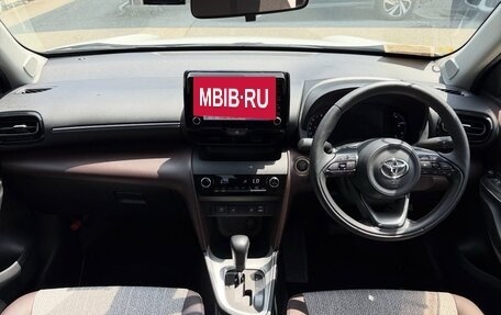 Toyota Yaris Cross, 2023 год, 1 700 000 рублей, 6 фотография