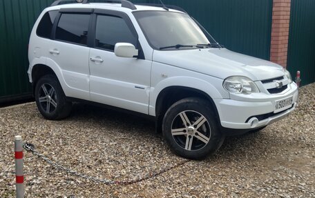 Chevrolet Niva I рестайлинг, 2010 год, 500 000 рублей, 2 фотография
