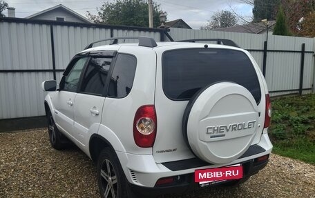 Chevrolet Niva I рестайлинг, 2010 год, 500 000 рублей, 4 фотография