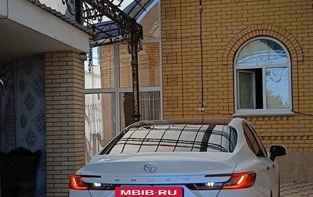Toyota Camry, 2024 год, 3 350 000 рублей, 2 фотография
