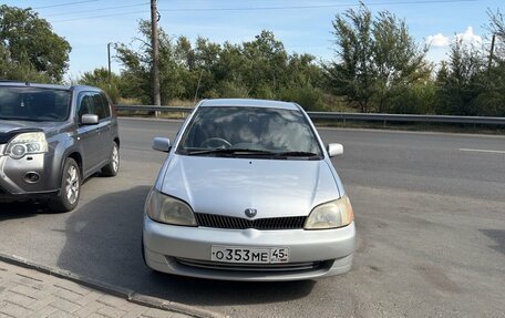 Toyota Platz, 2000 год, 240 000 рублей, 2 фотография