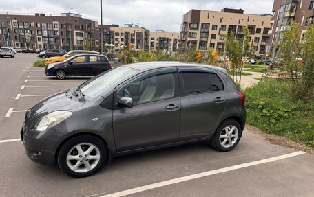 Toyota Yaris III рестайлинг, 2008 год, 490 000 рублей, 2 фотография