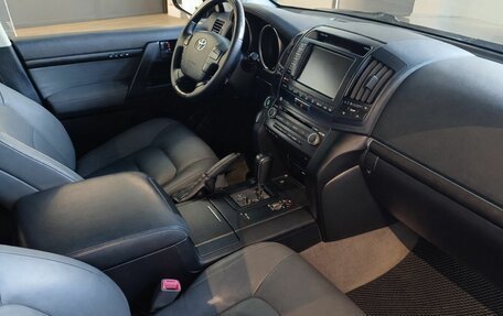 Toyota Land Cruiser 200, 2010 год, 2 990 000 рублей, 8 фотография