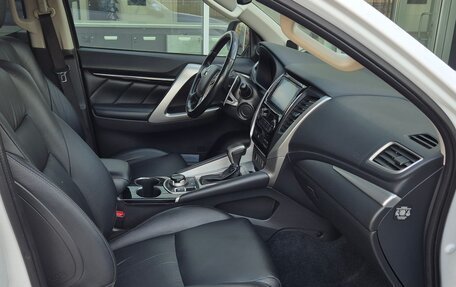 Mitsubishi Pajero Sport III рестайлинг, 2021 год, 3 500 000 рублей, 8 фотография