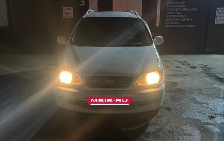 Toyota Ipsum II, 2000 год, 350 000 рублей, 2 фотография