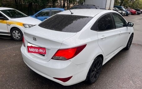 Hyundai Solaris II рестайлинг, 2015 год, 450 000 рублей, 4 фотография