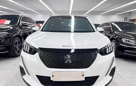 Peugeot 2008 II, 2022 год, 1 400 000 рублей, 2 фотография