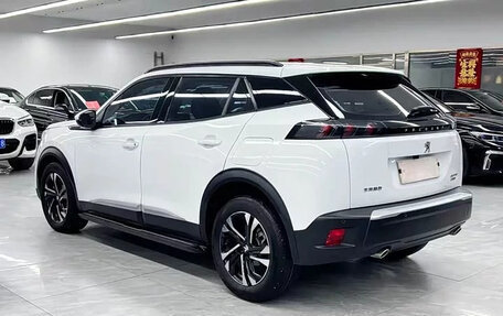Peugeot 2008 II, 2022 год, 1 400 000 рублей, 4 фотография