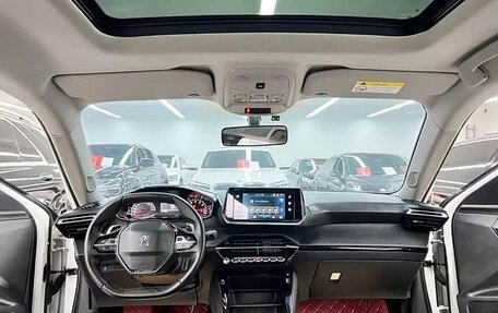Peugeot 2008 II, 2022 год, 1 400 000 рублей, 9 фотография
