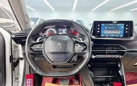 Peugeot 2008 II, 2022 год, 1 400 000 рублей, 10 фотография