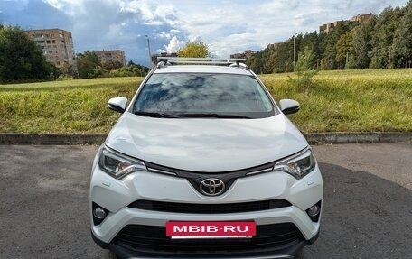 Toyota RAV4, 2018 год, 2 300 000 рублей, 3 фотография
