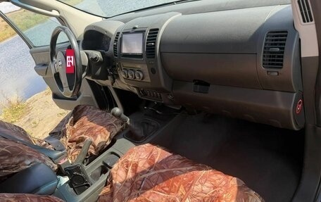 Nissan Navara (Frontier), 2007 год, 750 000 рублей, 2 фотография