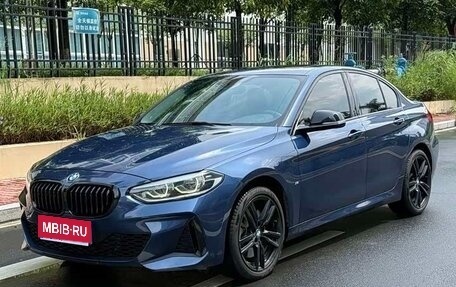 BMW 1 серия, 2023 год, 1 800 000 рублей, 1 фотография