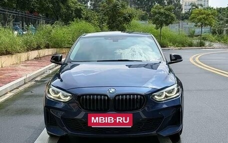BMW 1 серия, 2023 год, 1 800 000 рублей, 3 фотография