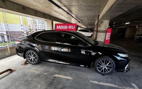 Toyota Camry, 2021 год, 3 200 000 рублей, 4 фотография