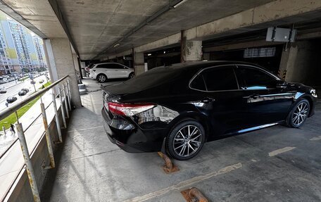Toyota Camry, 2021 год, 3 200 000 рублей, 10 фотография