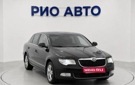 Skoda Superb III рестайлинг, 2009 год, 749 999 рублей, 2 фотография