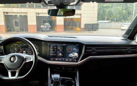 Volkswagen Touareg III, 2018 год, 4 350 000 рублей, 23 фотография