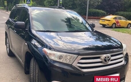 Toyota Highlander III, 2013 год, 2 300 000 рублей, 2 фотография