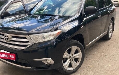 Toyota Highlander III, 2013 год, 2 300 000 рублей, 6 фотография