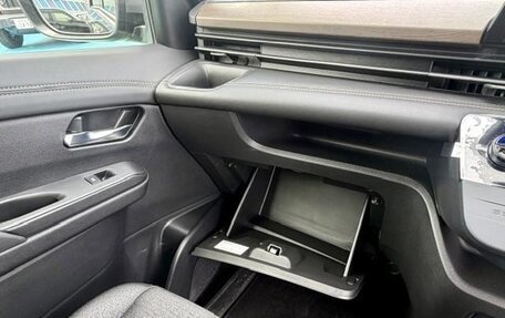 Nissan Serena, 2024 год, 2 400 000 рублей, 29 фотография