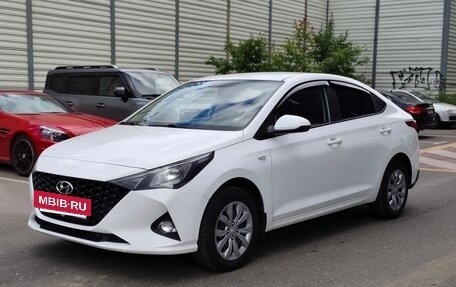Hyundai Solaris II рестайлинг, 2021 год, 1 350 000 рублей, 4 фотография