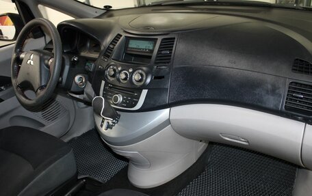 Mitsubishi Grandis, 2008 год, 757 000 рублей, 15 фотография