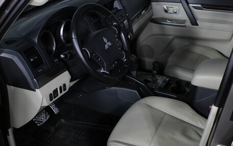 Mitsubishi Pajero IV, 2013 год, 2 157 000 рублей, 13 фотография