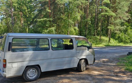Nissan Caravan III, 1999 год, 185 000 рублей, 2 фотография