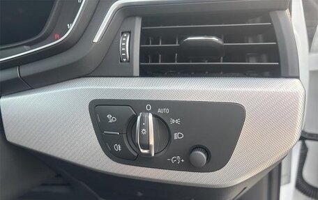 Audi A4, 2018 год, 1 850 000 рублей, 10 фотография