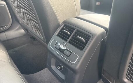 Audi A4, 2018 год, 1 850 000 рублей, 16 фотография