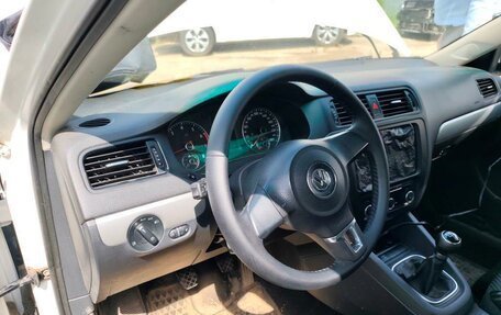 Volkswagen Jetta VI, 2011 год, 446 000 рублей, 2 фотография