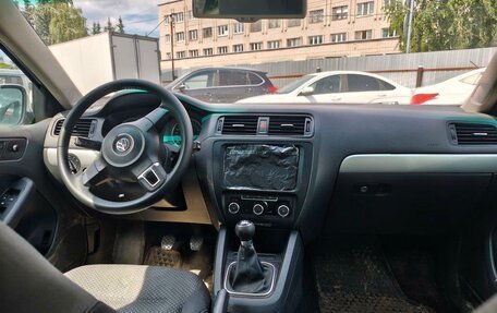Volkswagen Jetta VI, 2011 год, 446 000 рублей, 3 фотография