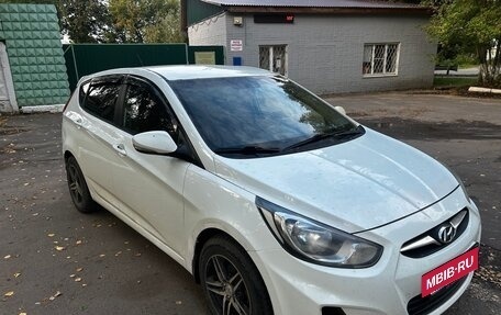 Hyundai Solaris II рестайлинг, 2011 год, 420 000 рублей, 4 фотография