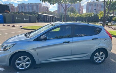 Hyundai Solaris II рестайлинг, 2011 год, 780 000 рублей, 3 фотография
